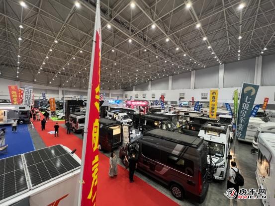 50余个房车品牌、300余台展车潮聚江城！武汉国际房车展开幕