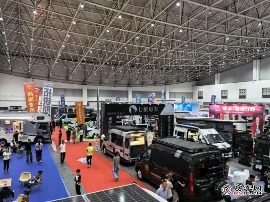50余个房车品牌、300余台展车潮聚江城！武汉国际房车展开幕