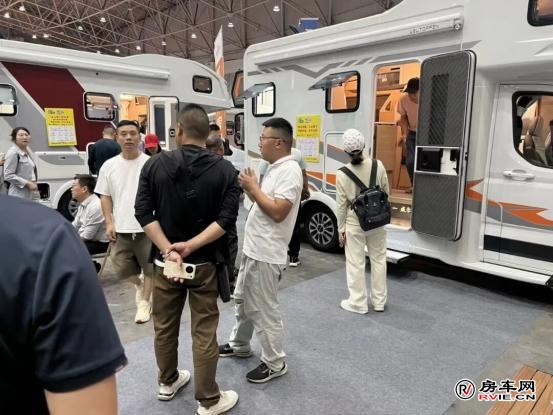 50余个房车品牌、300余台展车潮聚江城！武汉国际房车展开幕