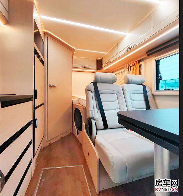 标配四驱、差速锁+48V电源系统，长安峰景.蓝鲸览拓者房车焕新出发_7